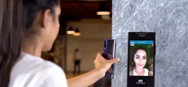Why Should Businesses Switch to Touchless Attendance Systems