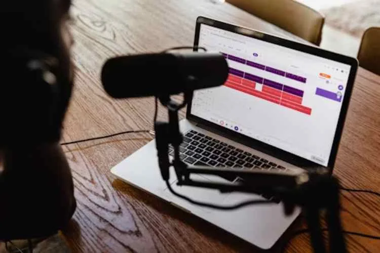 Showcase Your Voice: Creating a Captivating Podcast Website
